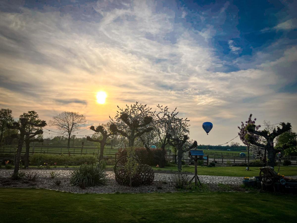 De Worfthoeve Bed & Breakfast Geel Exterior photo